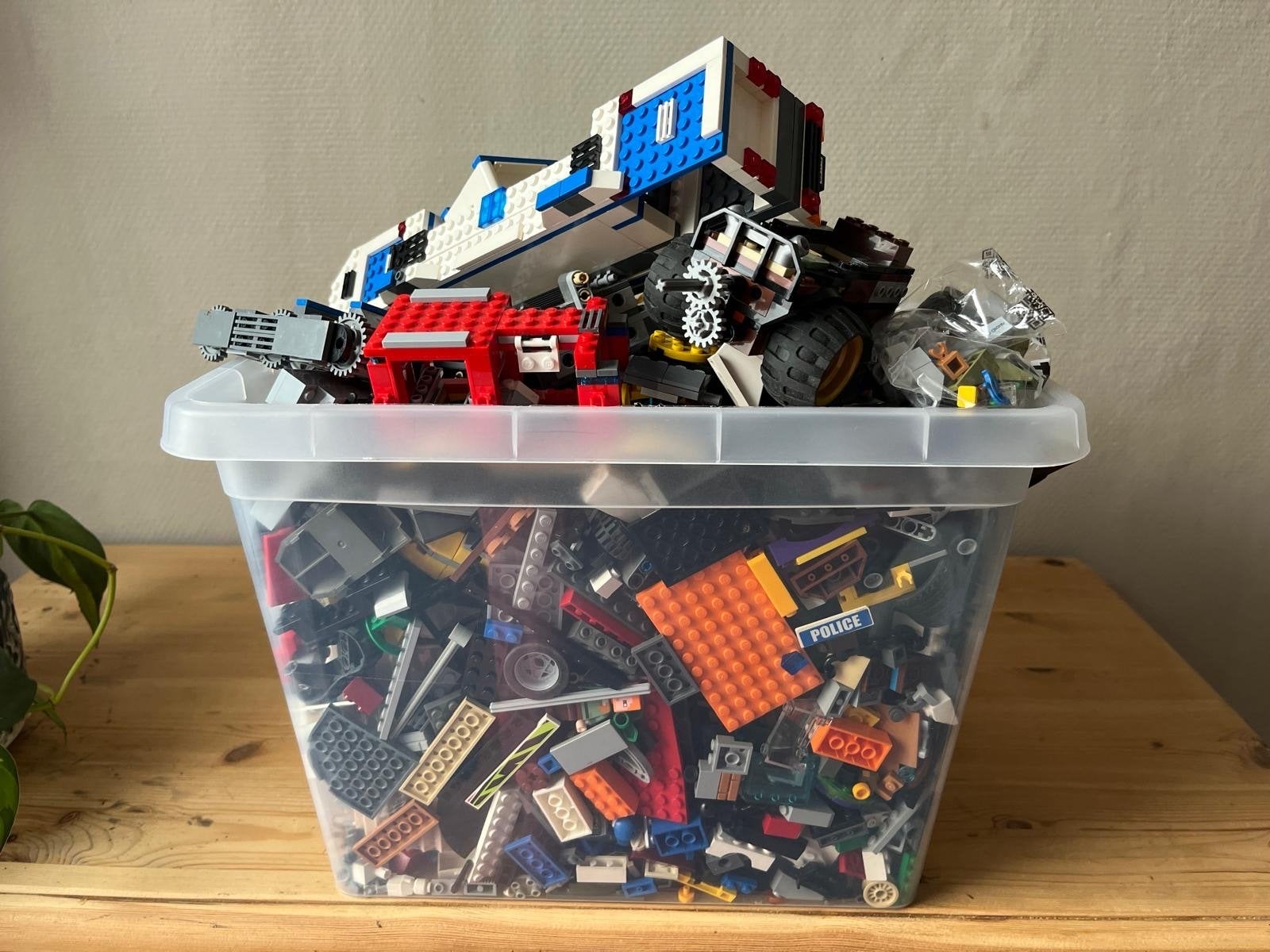 Grote bak met losse Lego stenen en minifiguren, Kinderen en Baby's, Speelgoed | Duplo en Lego, Gebruikt, Lego, Losse stenen, Inclusief minifiguren