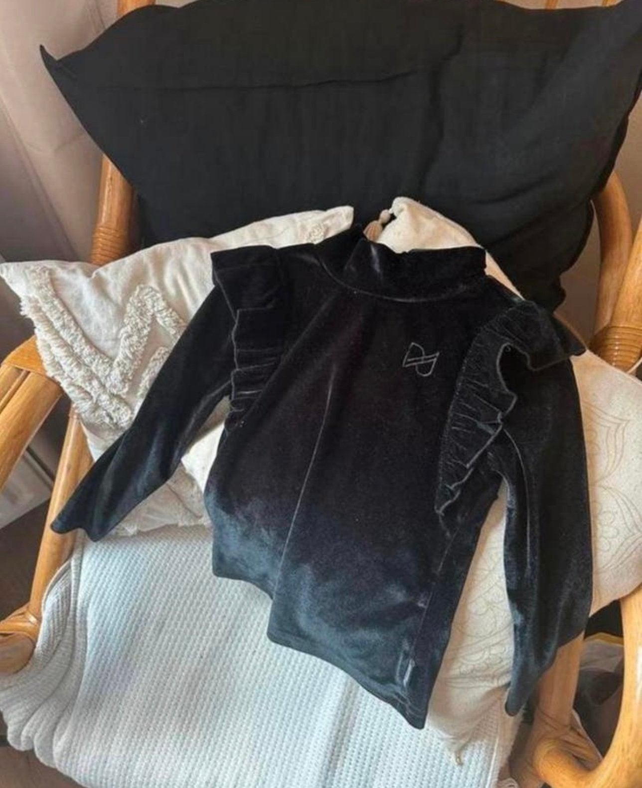 Zwarte blouse van velvet stof - retour jeans - maat 116, Kinderen en Baby's, Kinderkleding | Maat 116, Ophalen of Verzenden, Zo goed als nieuw