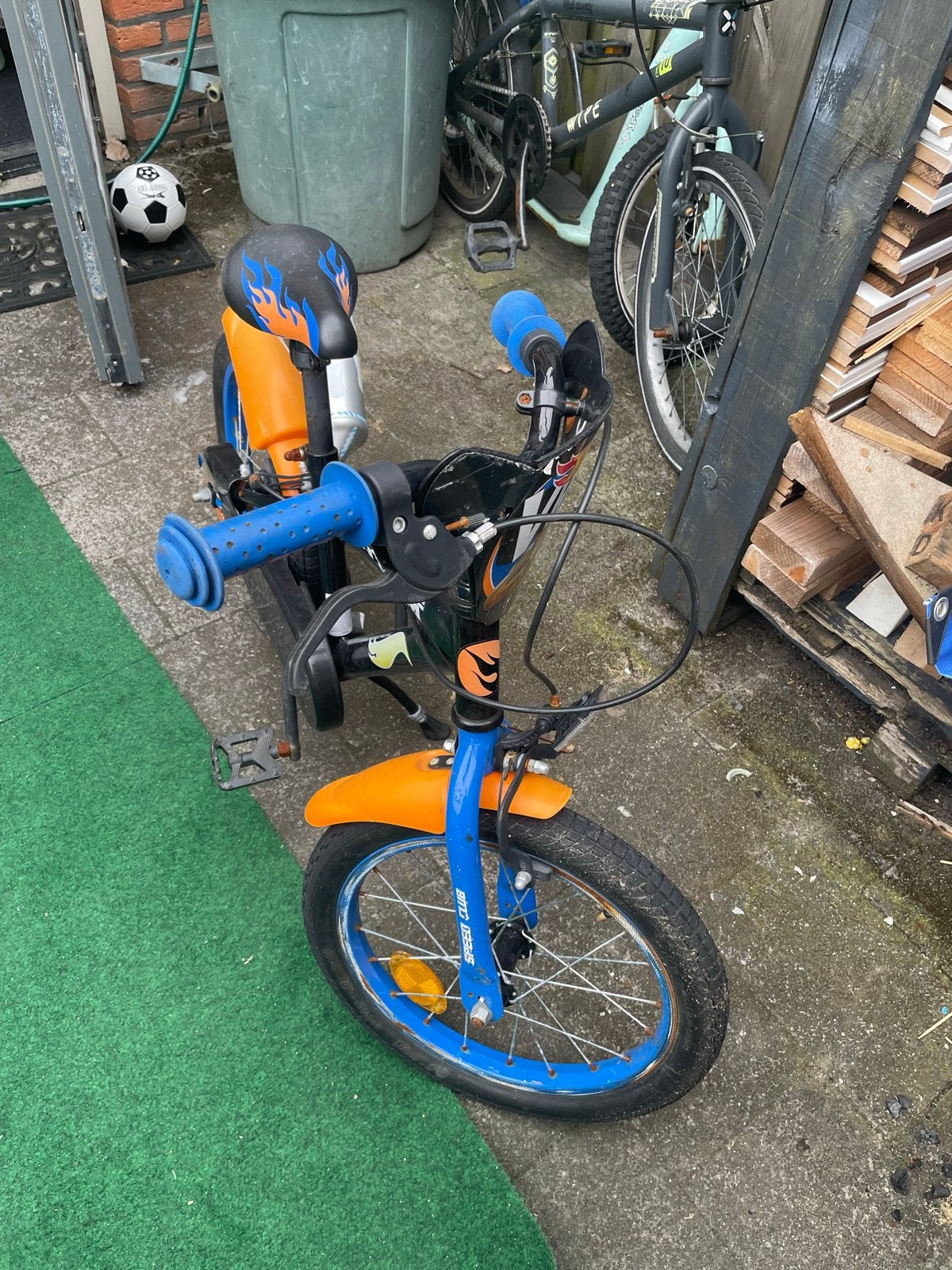 Hotwheel Fiets 16 inch met Zijwieltjes en Motorgeluid, Zijwieltjes, Velgrem, Ophalen of Verzenden, 16 tot 20 inch