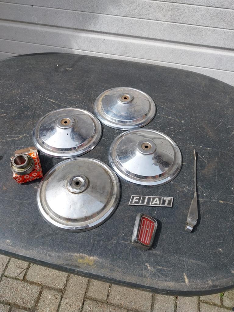 Diverse Fiat onderdelen: wieldoppen, lagers, logo's, Ophalen of Verzenden, Gebruikt, Fiat