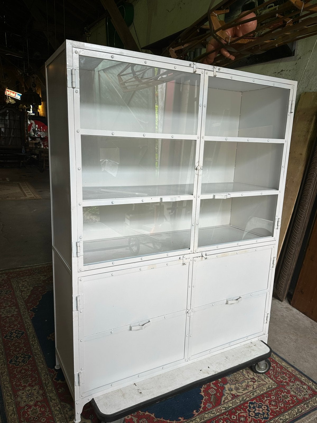 Grote Industriële Vitrinekast / Buffetkast - Wit Metaal, Huis en Inrichting, Kasten | Buffetkasten, Gebruikt, 150 tot 200 cm, 100 tot 150 cm
