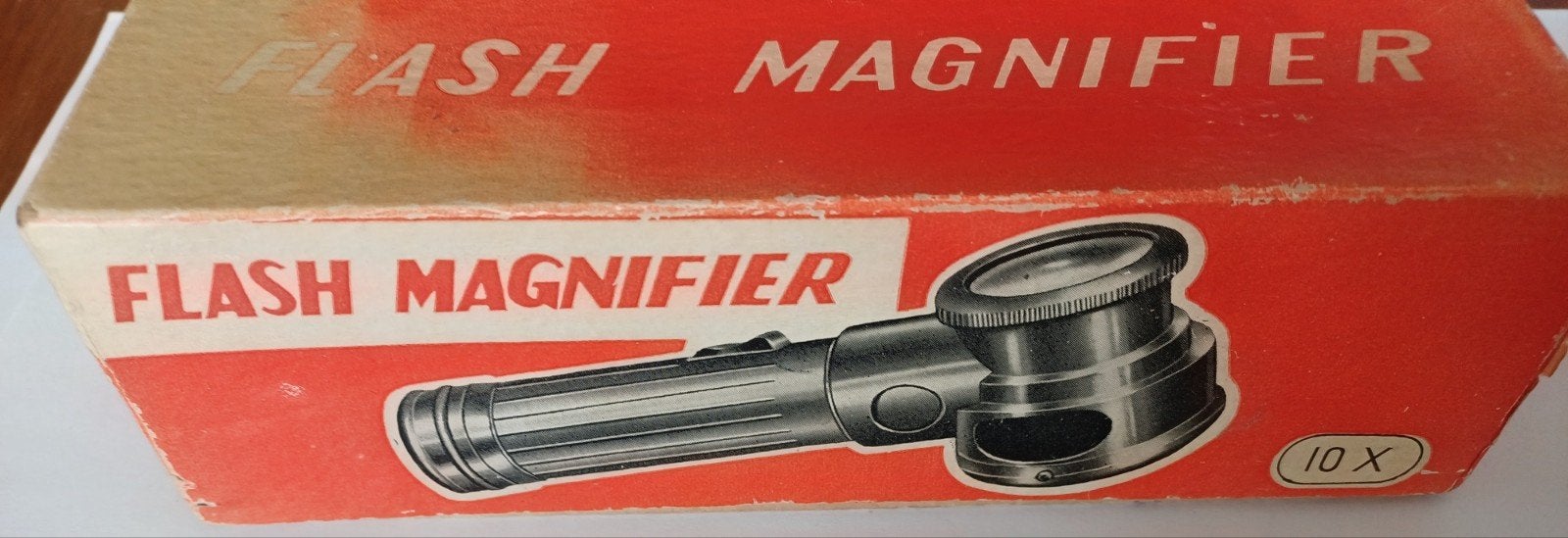 Vintage Flash Magnifier 10x – NIEUW in originele doos, Hobby en Vrije tijd, Vergrootglazen, Loepen en Loeplampen, Ophalen, Zo goed als nieuw