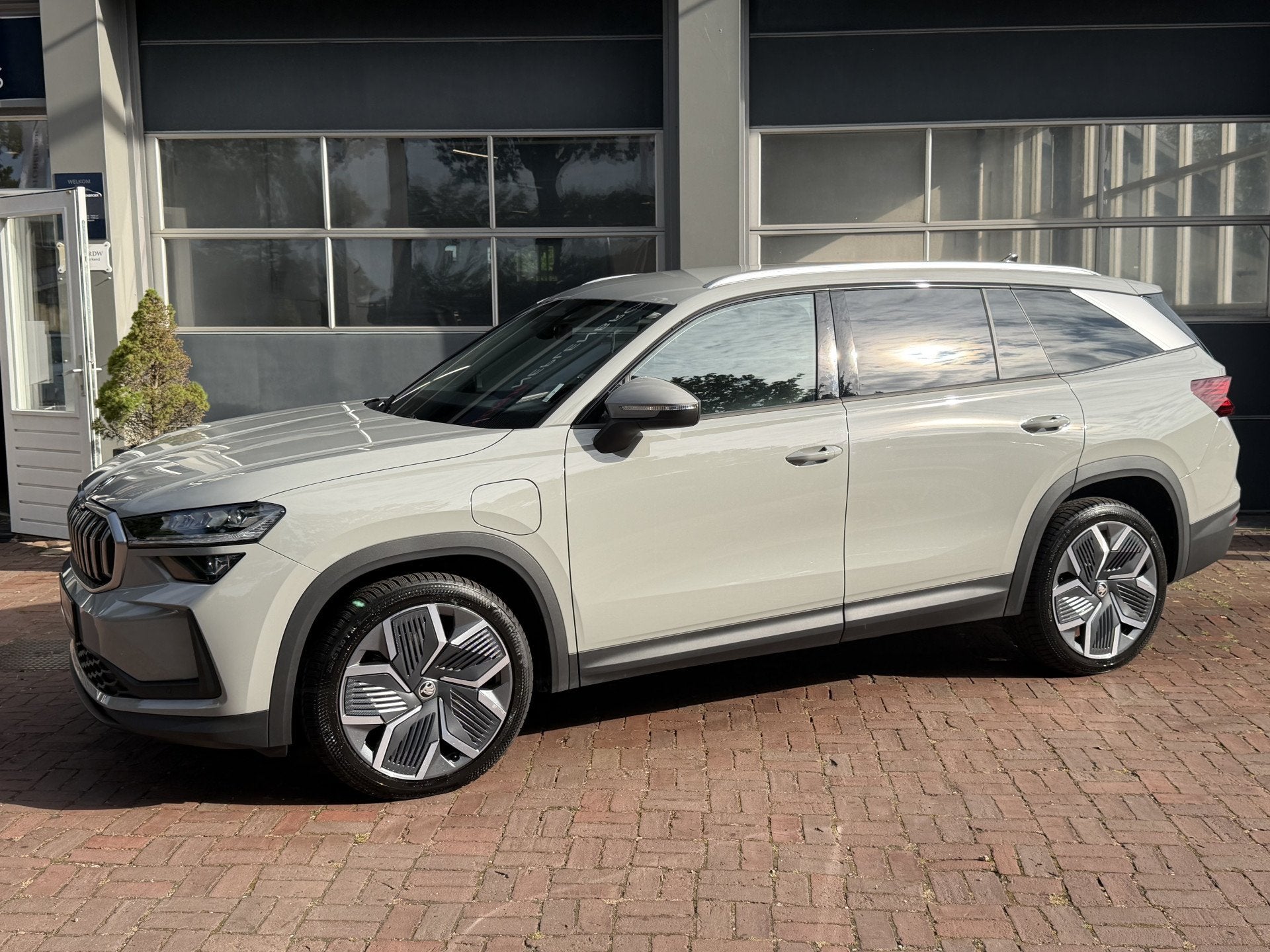 Skoda Kodiaq 1.5 TSI PHEV Business Edition | Leer Suite | HU, Auto's, Dealer onderhouden, 4 cilinders, SUV of Terreinwagen, Te koop
