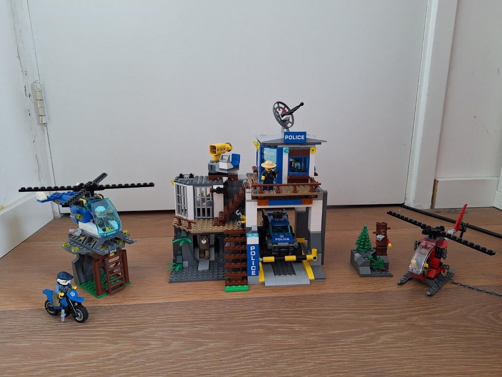 Lego City 60174 Bergpolitie Hoofdkwartier, Kinderen en Baby's, Speelgoed | Duplo en Lego, Ophalen of Verzenden, Gebruikt, Complete set