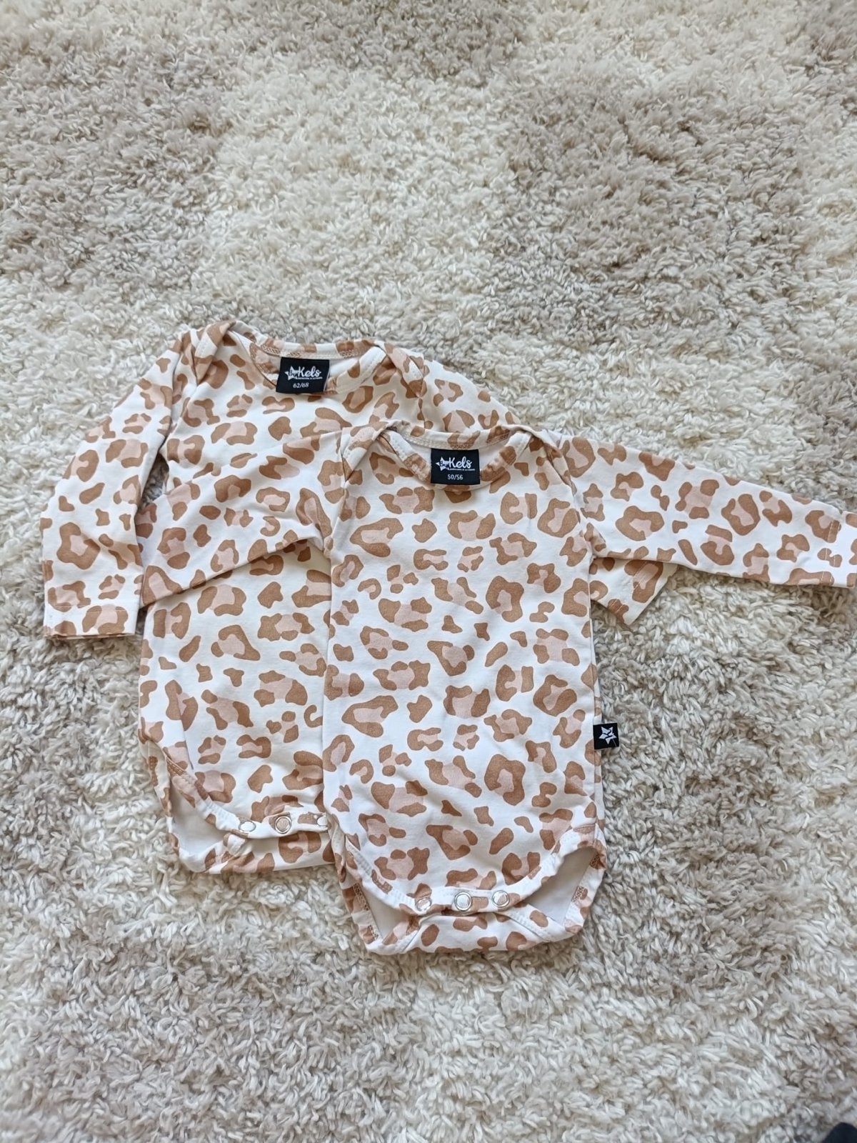 2x Kels Romper met Luipaardprint - Maat 50/56 en 62/68, Ophalen of Verzenden, Zo goed als nieuw, Meisje, Nacht- of Onderkleding