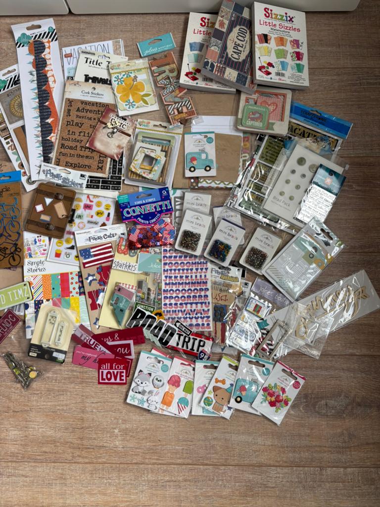 Heel veel scrapbook embellishments, Ophalen, Zo goed als nieuw