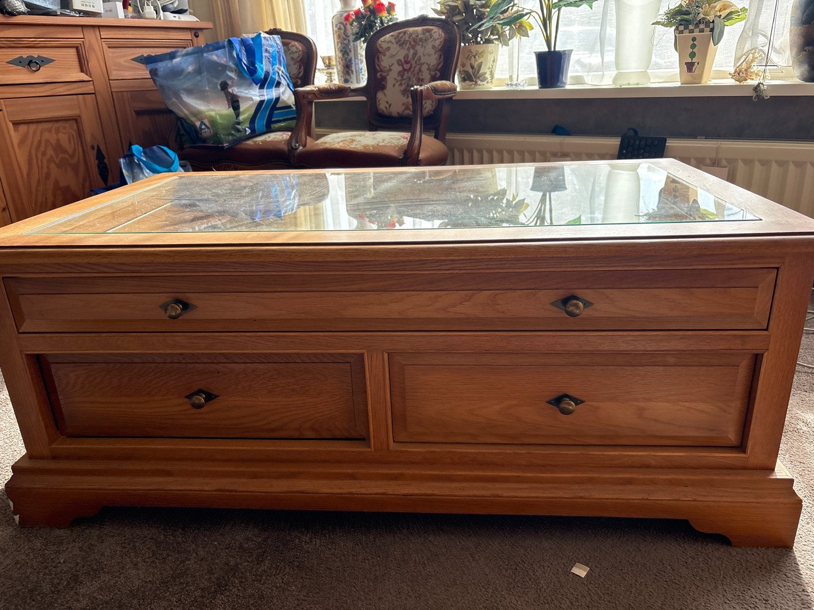 Licht eiken salontafel met glazen blad en lades, Ophalen, Gebruikt, 100 tot 150 cm, Eikenhout