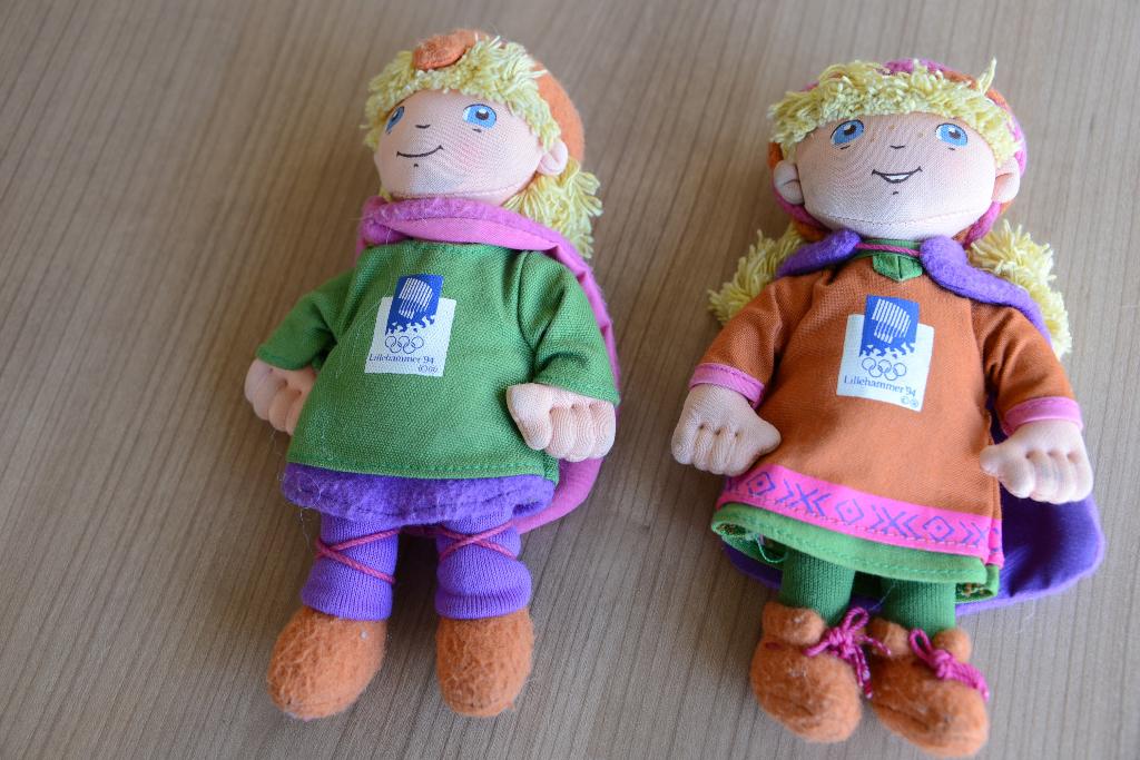 2 Noorse poppetjes. "Lillehammer 1994"., Verzamelen, Poppetjes en Figuurtjes, Zo goed als nieuw, Ophalen of Verzenden