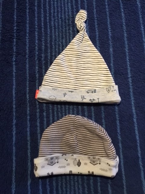 2 baby mutsjes van de Hema, maatje 56 / 62 zgan (4), Kinderen en Baby's, Babykleding | Maat 56, Overige typen, Ophalen of Verzenden