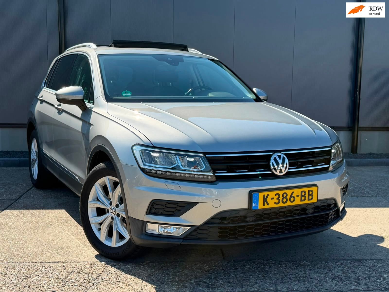 Volkswagen Tiguan 1.4 TSI ACT / PANO / TREKH / DIGI / LED en, Voorwielaandrijving, Stof, 4 cilinders, 150 pk