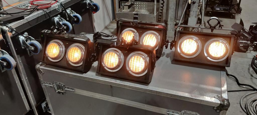 4x Showtec Stageblinder 2 DMX met 2x 650W lampen, Ophalen, Gebruikt
