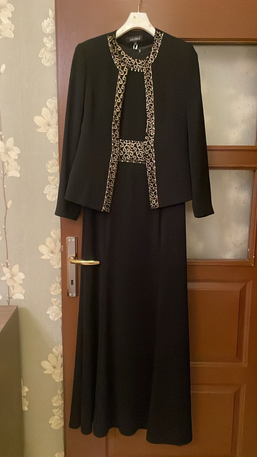 Elegante Zwarte Galajurk met Gouden Details, Kleding | Dames, Maat 38/40 (M), Galajurk, Zwart, Ophalen of Verzenden