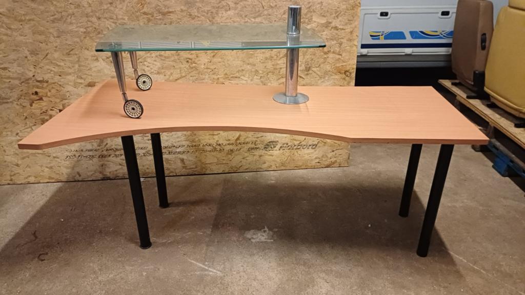Bureau met gebruikssporen. Geen doorsnee bureau, Ophalen, Gebruikt