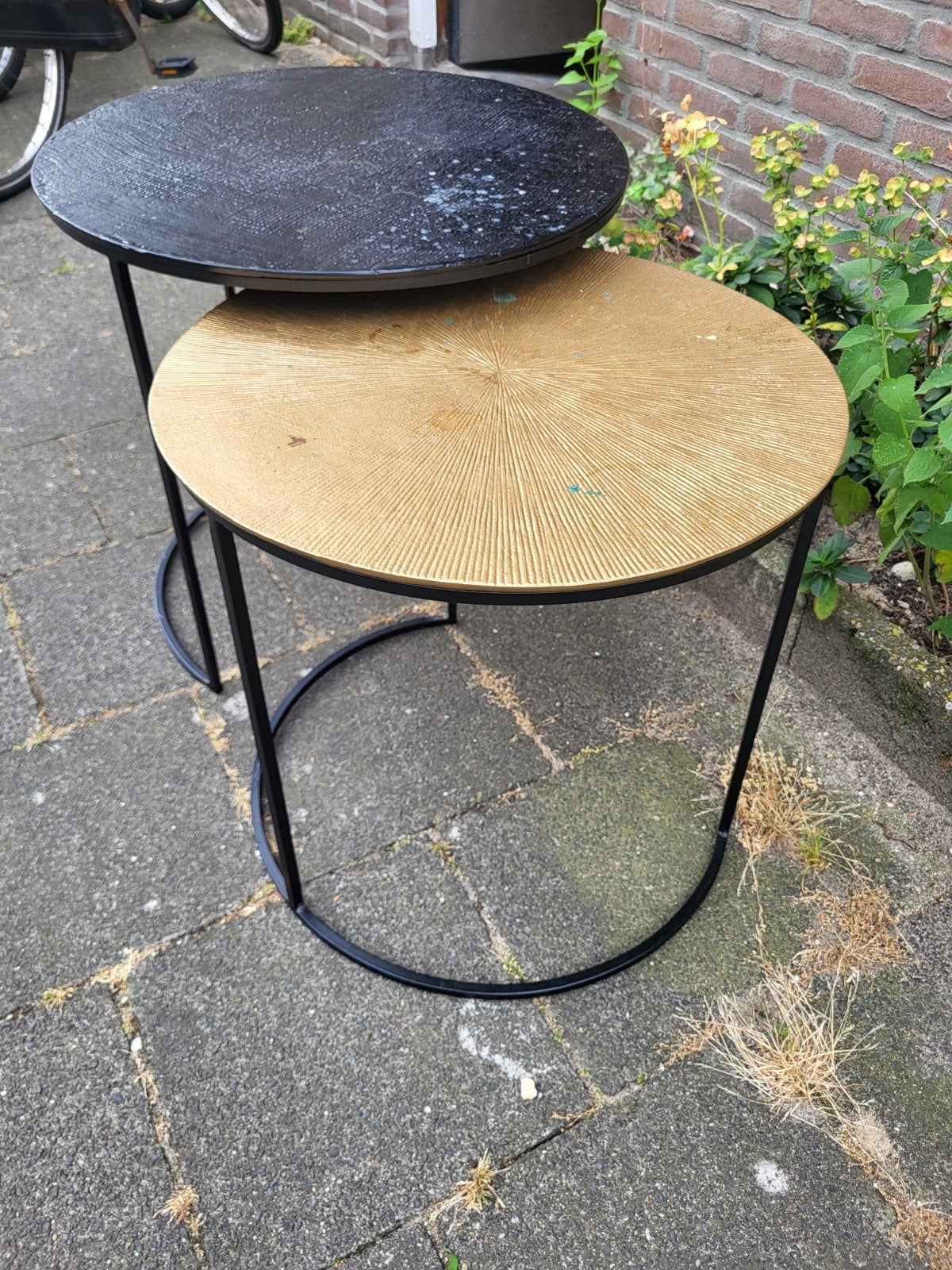 Set van 2 bijzettafels voor de woonkamer, Gebruikt, Metaal of Aluminium, Rond, 55 tot 75 cm