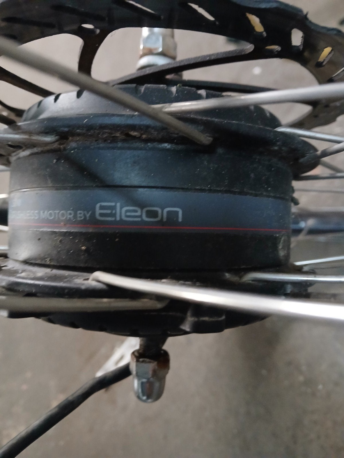 stella voorwiel motor met schijfrem, Ophalen, Motor