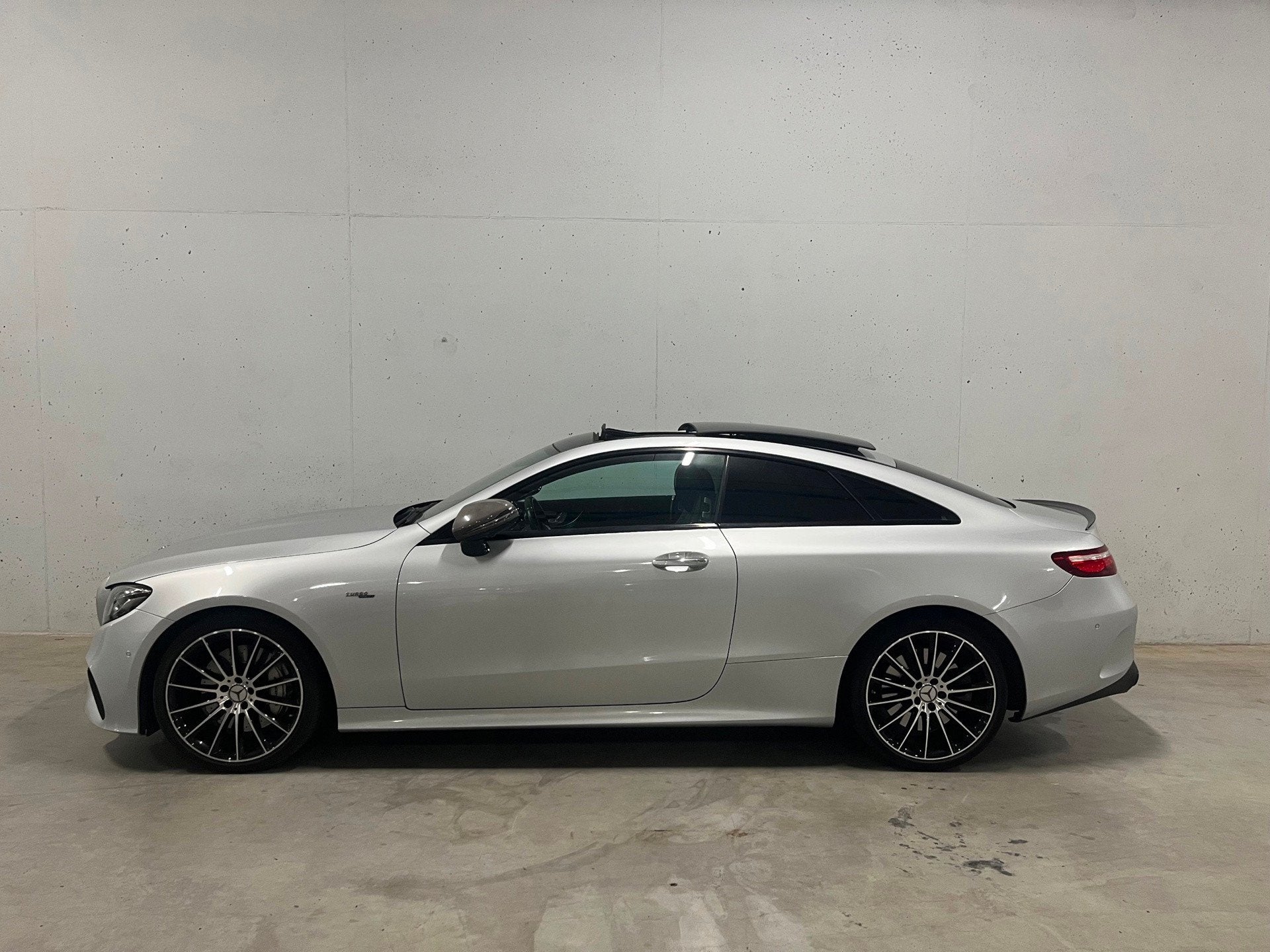Mercedes-Benz E-klasse Coupé AMG 53 4MATIC Premium Plus Pan, Auto's, Automaat, Dealer onderhouden, 435 pk, Gebruikt