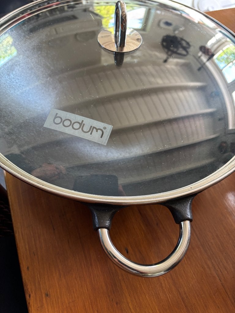 Bodum wokpan met deksel, Huis en Inrichting, Keuken | Potten en Pannen, Ophalen, Gebruikt, Gietijzer, Met deksel
