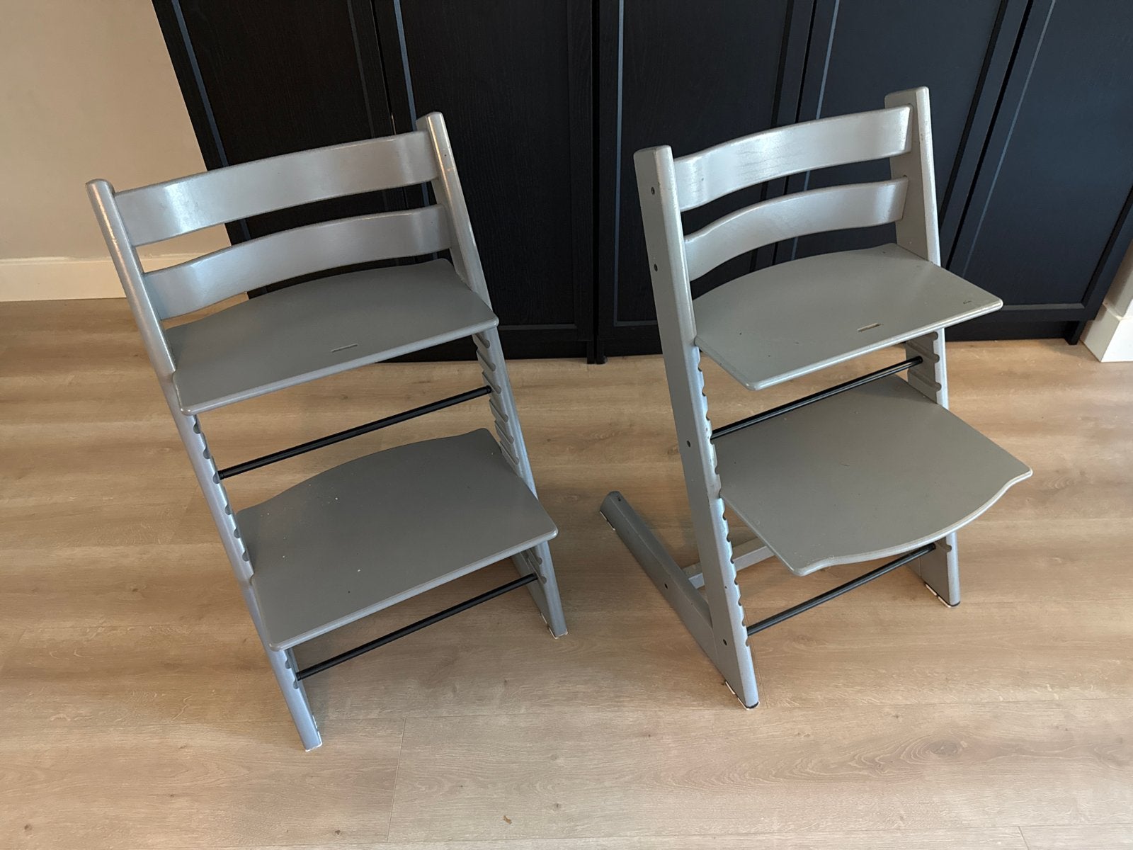 Twee Stokke Tripp Trapp stoelen - Grijs, Ophalen, Gebruikt, Meegroeistoel, Aanschuifbaar