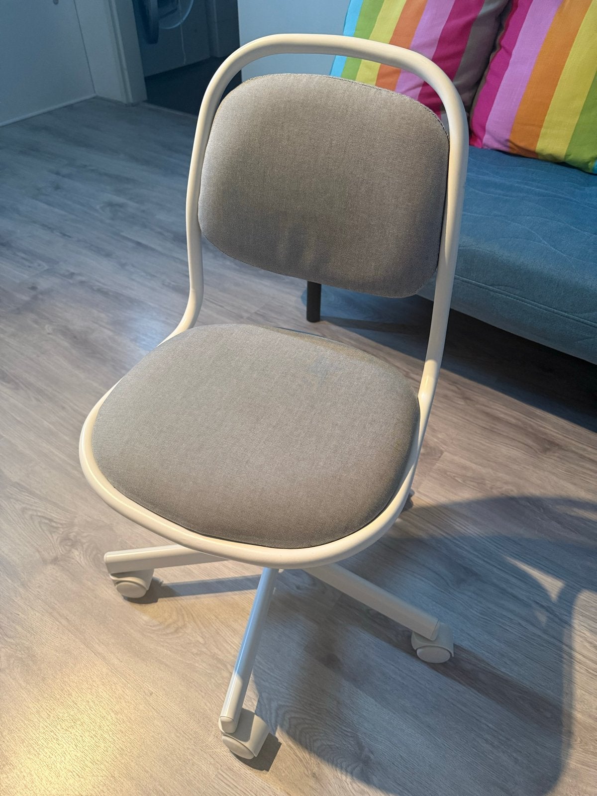 IKEA Örfjäll kinder bureaustoel - Grijs/Wit, Huis en Inrichting, Bureaustoelen, Ophalen, Gebruikt, Grijs, Bureaustoel