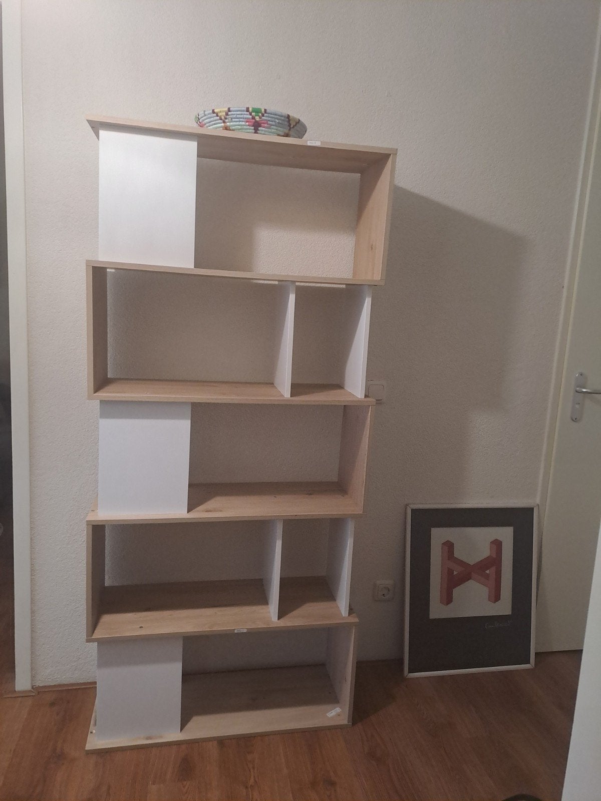 Moderne Boekenkast - Made in Denmark, Ophalen, Met deur(en), Modern, Scandinavisch, 50 tot 100 cm