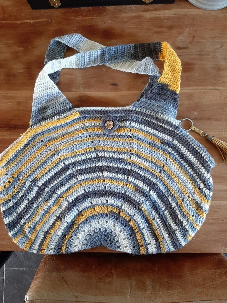 Handgemaakte gehaakte schoudertas geel wit grijs, Sieraden, Tassen en Uiterlijk, Tassen | Damestassen, Ophalen of Verzenden