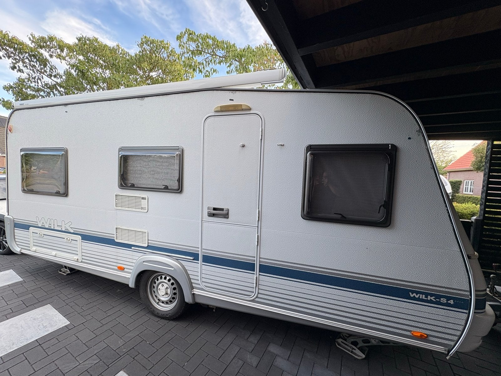 Wilk S4 Caravan met voortent en 2 aparte bedden, Caravans en Kamperen, Rondzit, Particulier, 5 tot 6 meter, Wilk