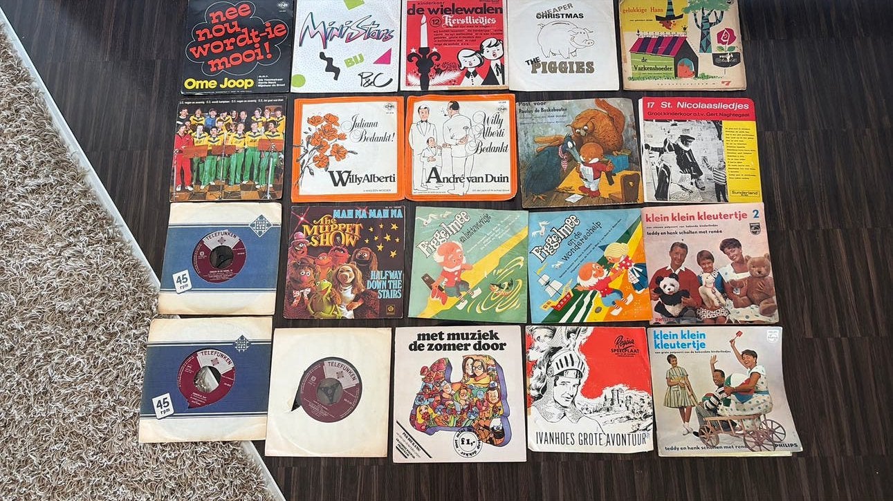 20 vinyl Singles  izgst alles in 1 koop zie foto’s, Cd's en Dvd's, Ophalen of Verzenden, Zo goed als nieuw, Overige formaten, Kinderen en Jeugd