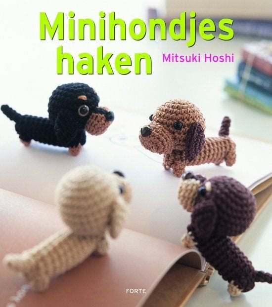 Mitsuki Hoshi - Minihondjes haken, Breien en Haken, Mitsuki Hoshi, Ophalen of Verzenden, Zo goed als nieuw