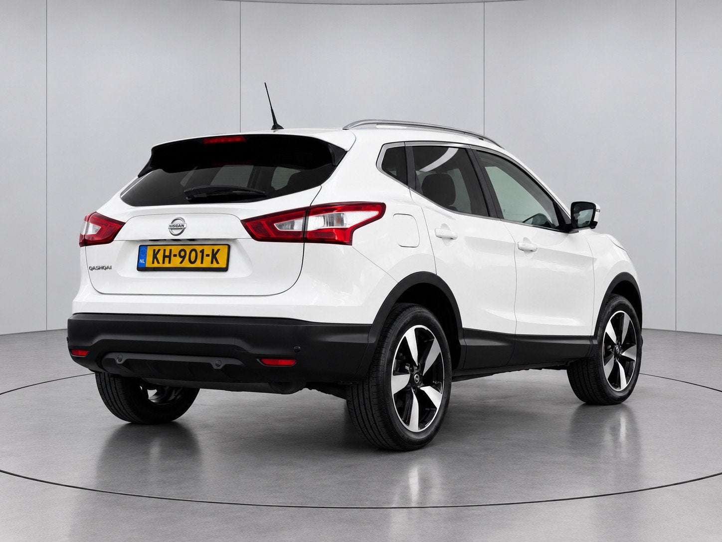 Nissan Qashqai 1.2 N-Connecta/360 CAMERA/NAVI/NWST, Dealer onderhouden, Stof, Gebruikt, 4 cilinders