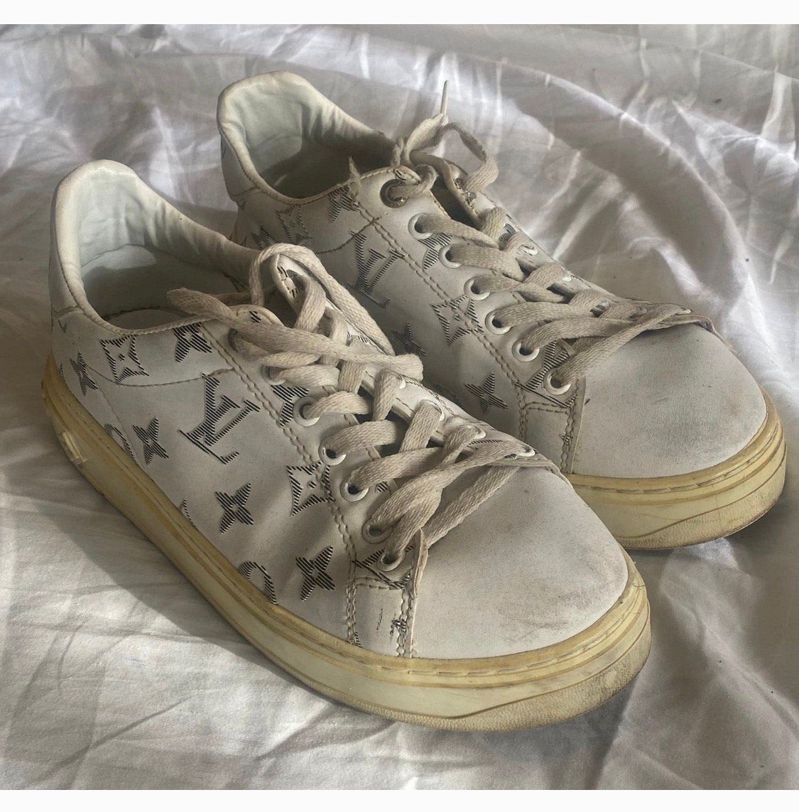 Louis Vuitton Time Out maat 39, Wit, Nieuw, Ophalen of Verzenden, Sneakers of Gympen