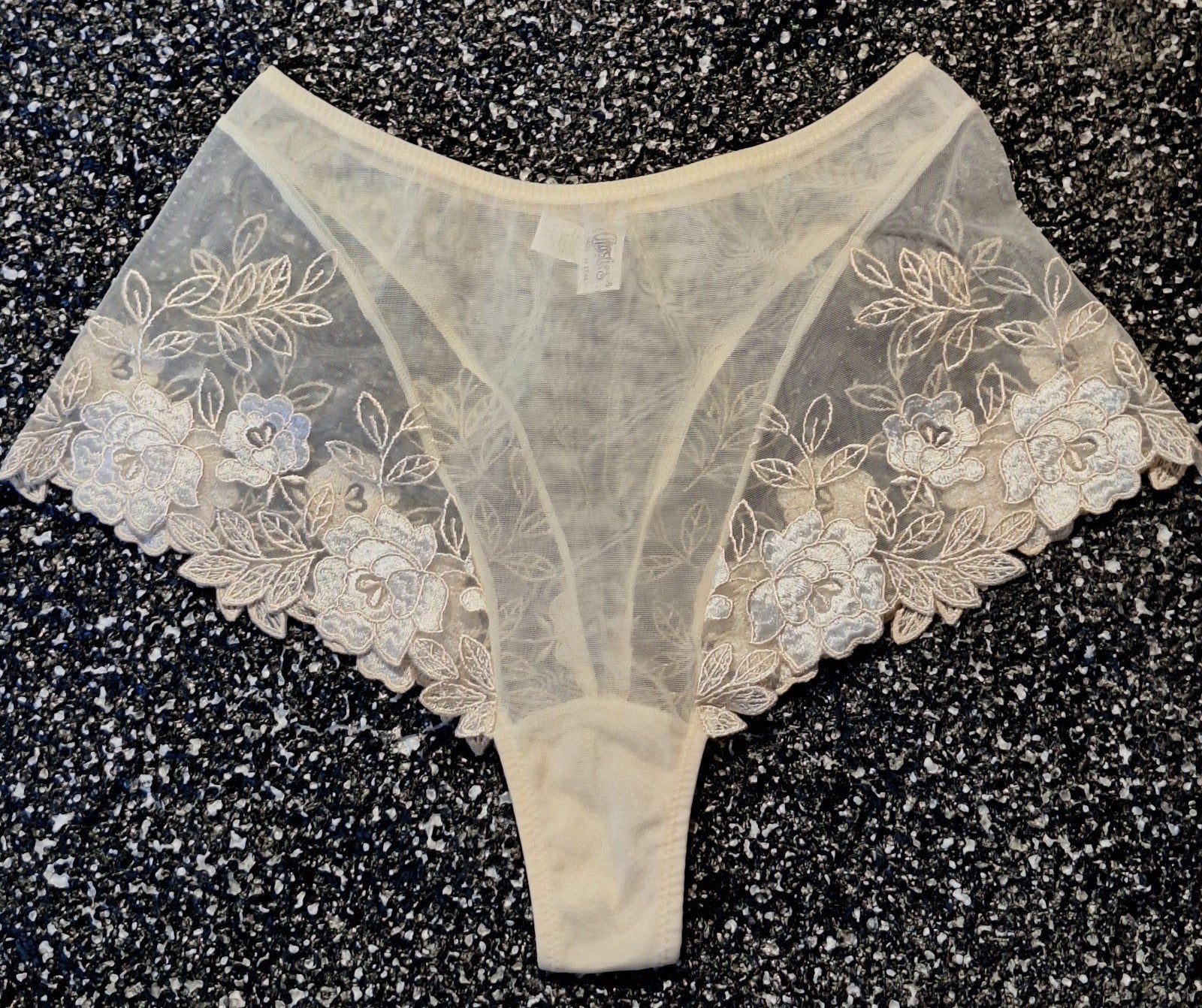 Sexy exclusieve slip van Christies maat M (40-42), Kleding | Dames, Christies, Verzenden, Beige, Slip