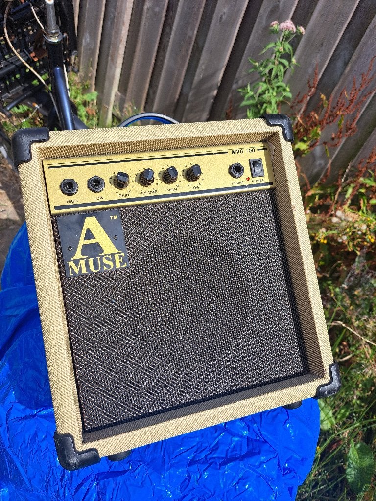 MUSE Bass gitaar versterker, Muziek en Instrumenten, Versterkers | Bas en Gitaar, Ophalen of Verzenden, Zo goed als nieuw, Minder dan 50 watt