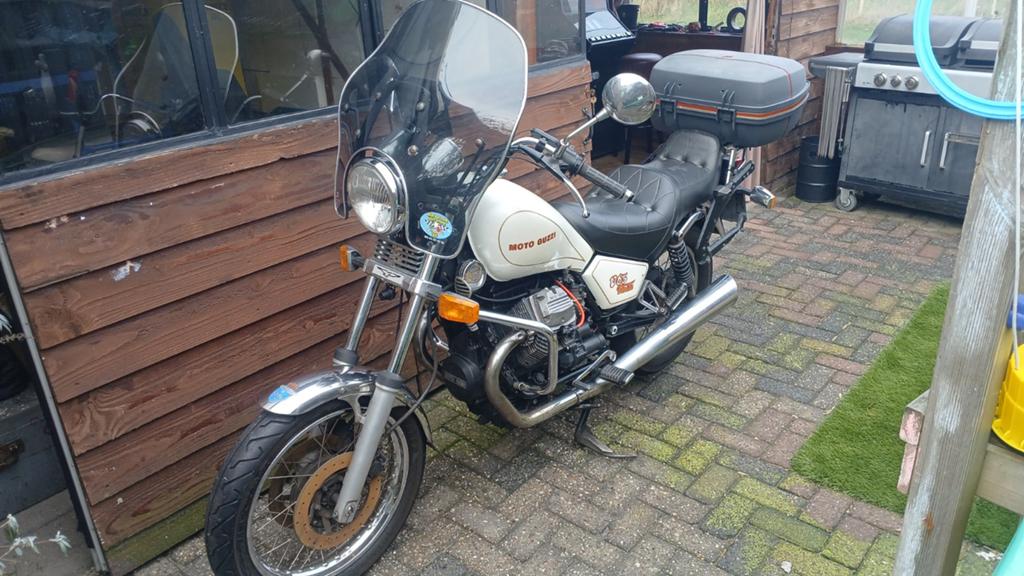 Guzzi v65 florida, Motoren, Cardan-aandrijving, 2 cilinders, Gebruikt, Particulier