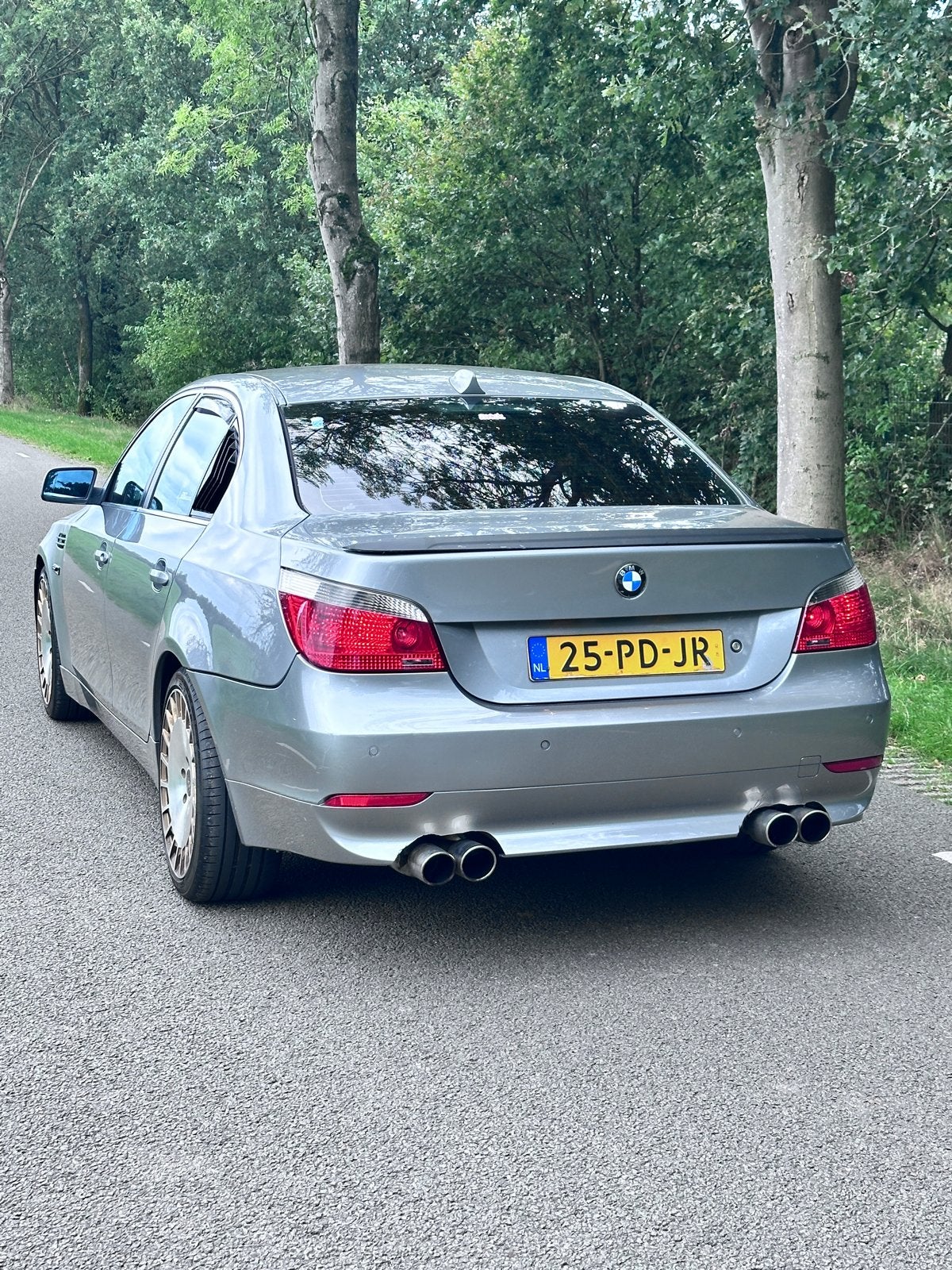 BMW 5-Serie 4.4 I 545 AUT 2004 Grijs, Auto's, Automaat, Achterwielaandrijving, 1610 kg, 8 cilinders