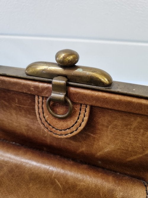 -	Handtas doktersmodel jaren 50/60, Sieraden, Tassen en Uiterlijk, Ophalen of Verzenden, 'T Olde Gre-j, Info@toldegrej.nl, Endepoelstraat 20f Didam