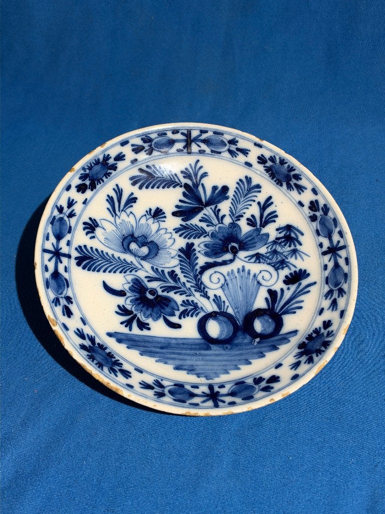 Antiek Delfts blauw bord 18e eeuw florale decoratie, Ophalen of Verzenden