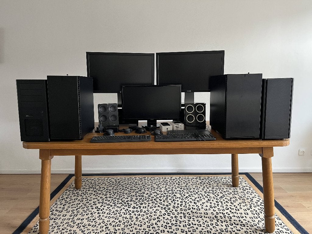 6x PC, 77GB RAM, 15xHDD, 12TB opslag + 2x 27inch + meer, 64 GB of meer, Gebruikt, Custom Build, Gaming