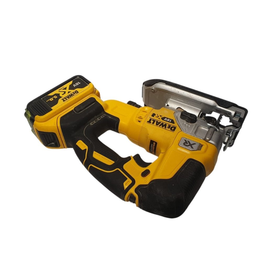 DeWALT DCS334N Accu Decoupeerzaag | 1x 18V 5.0Ah Accu, Dewalt, Gebruikt, Support@dewalt.com, 701 E. Joppa Road
Towson, MD 21286
USA