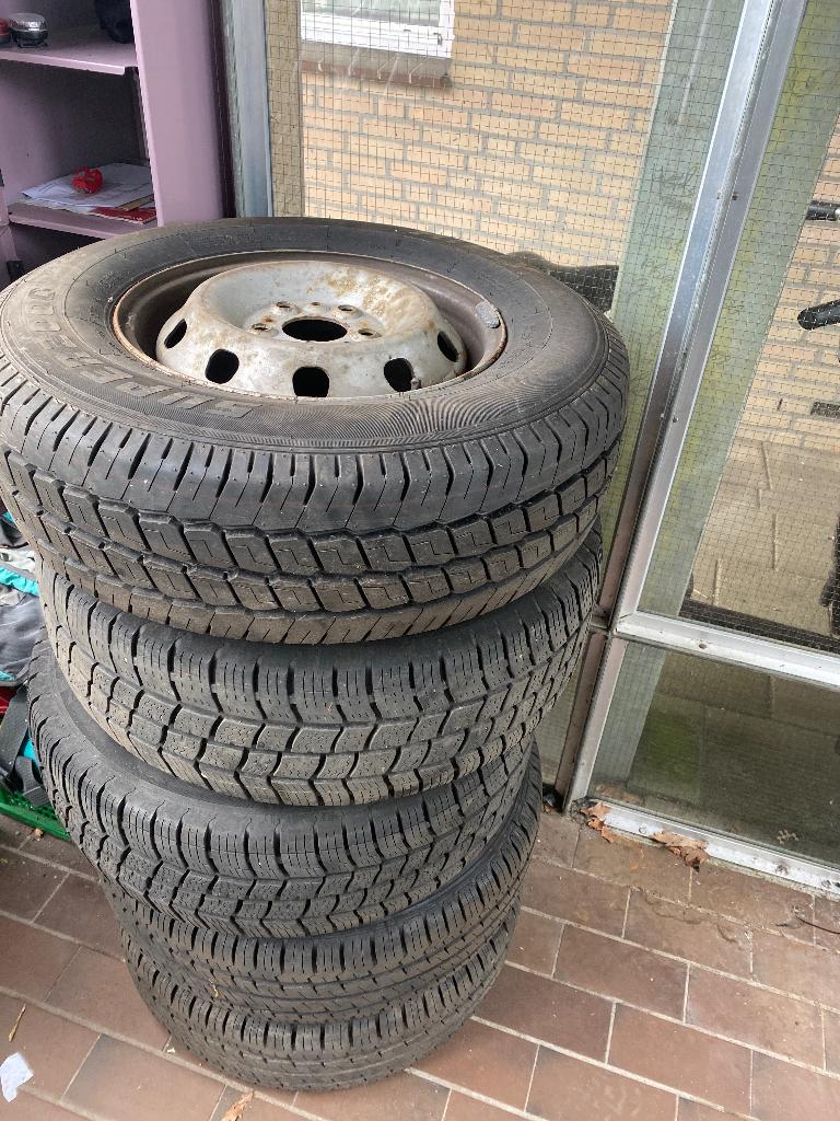 Camper autobanden 15 inch + reserveband, Auto-onderdelen, Banden en Velgen, Ophalen, Bestelwagen, 15 inch, Nieuw