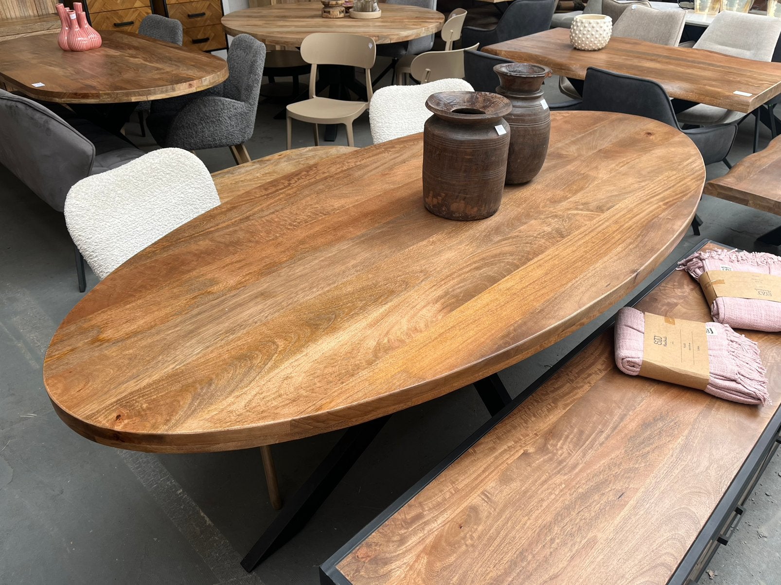 Magazijn leegverkoop eettafel ovaal industrieel mangohout, Hout, Nieuw, Ophalen of Verzenden, Info@wkhome.nl