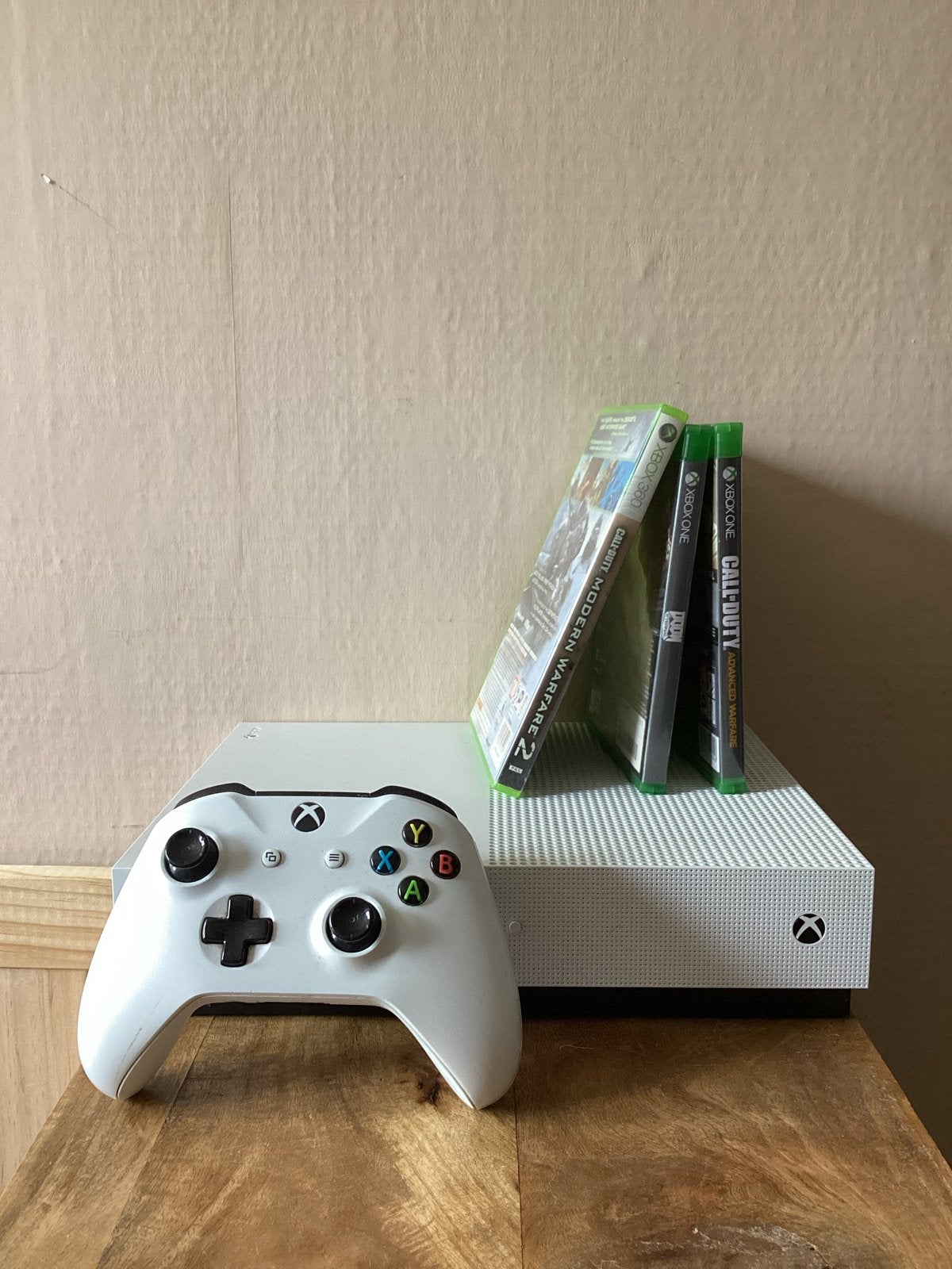 Xbox One S 1TB met controller en 3 games + originele doos, Xbox One S, Ophalen of Verzenden, Zo goed als nieuw, Met harde schijf