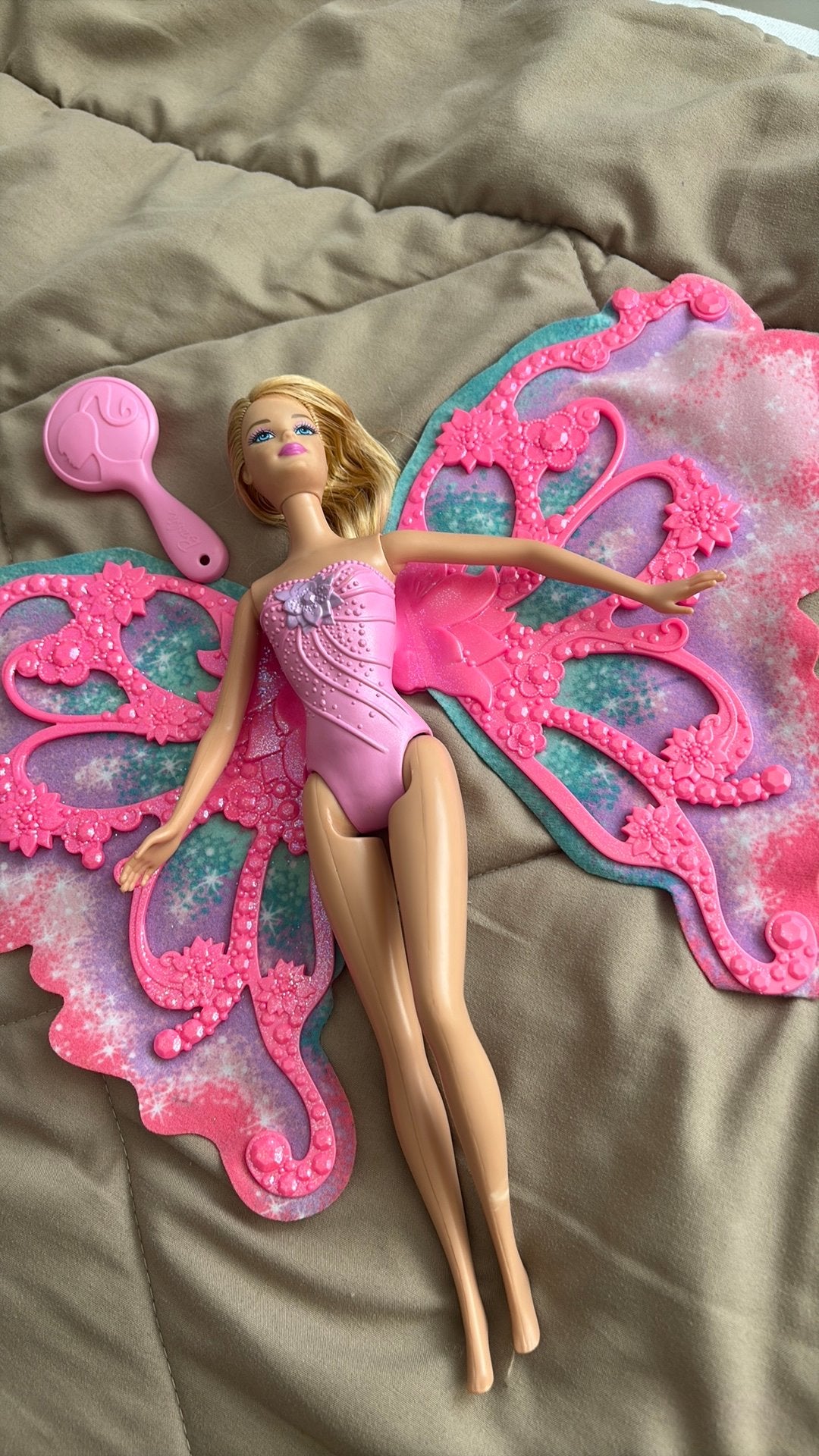 barbiepop met vleugels +een kammetje €7,50, Kinderen en Baby's, Speelgoed | Poppen, Ophalen, Zo goed als nieuw, Barbie