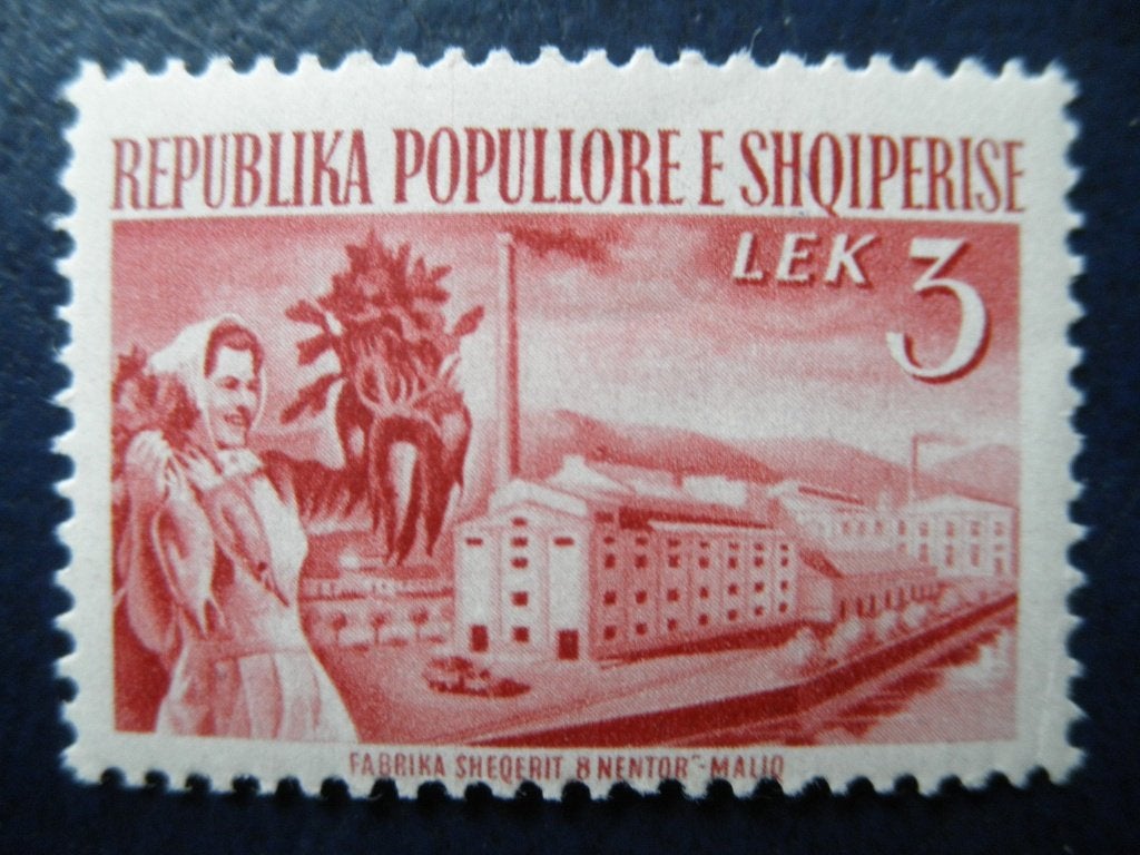 Postzegels Albanië 1953 nr. 528 wederopbouw - cw. € 1,50 pf., Ophalen of Verzenden, Overige landen, Postfris