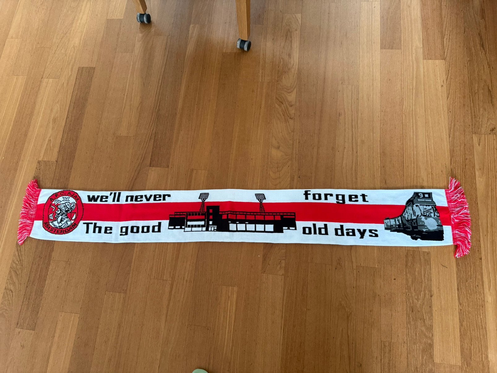 Ajax sjaal de meer, Verzamelen, Sportartikelen en Voetbal, Ophalen of Verzenden, Zo goed als nieuw, Ajax, Vaantje of Sjaal
