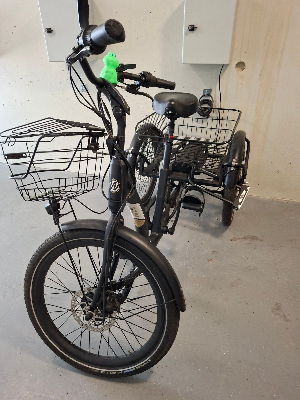 Foto 6 van electrische driewieler fiets swing, met manden voor en achte