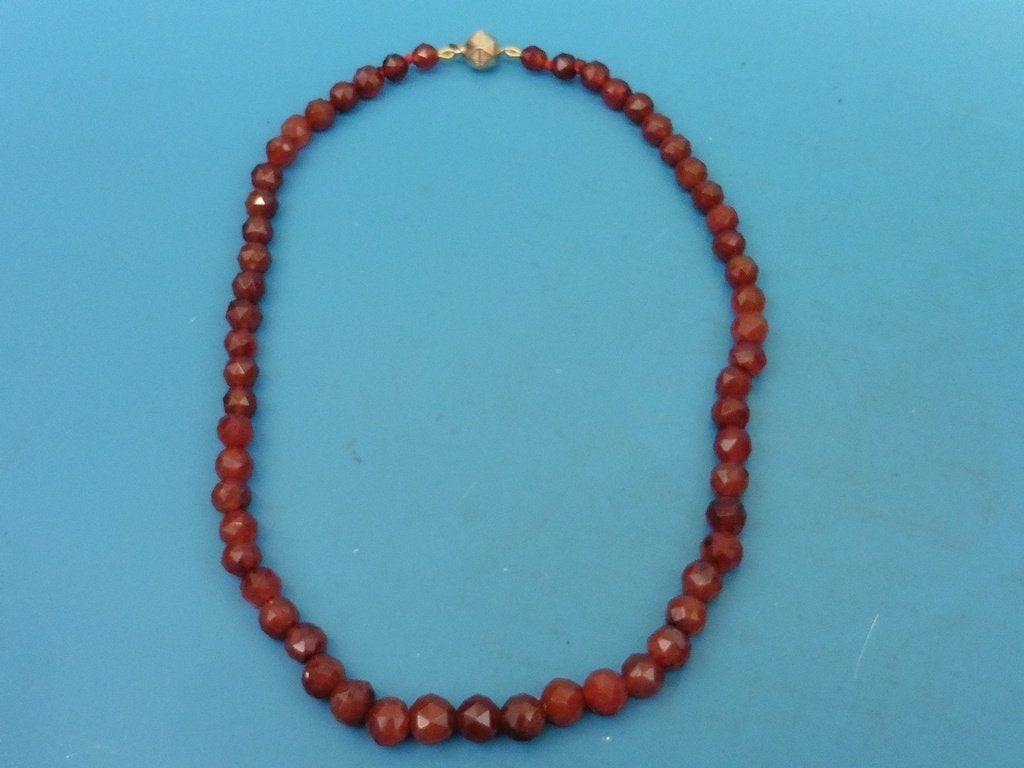 Carneolen collier met gouden slot                        D34, Sieraden, Tassen en Uiterlijk, Antieke sieraden, Ophalen of Verzenden