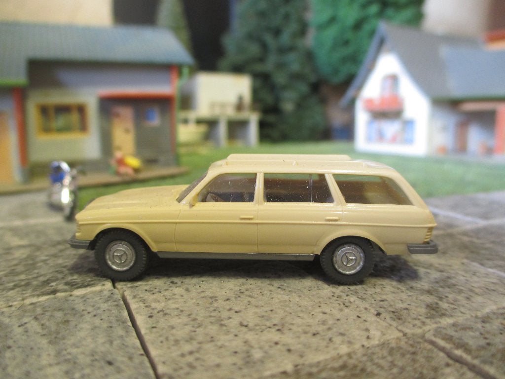 Mercedes Benz S123 250T Wiking Hellcreme (de ster ontbreekt), Ophalen of Verzenden, Gebruikt, Auto, Wiking