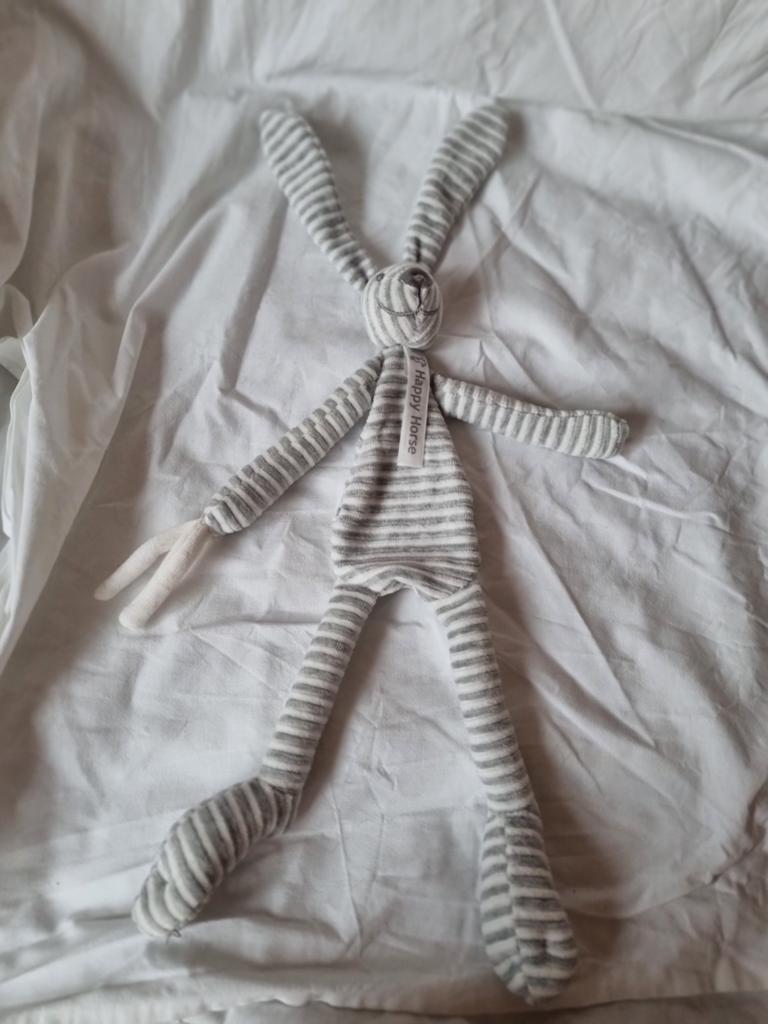 Happy horse knuffel konijn grijze doekje gestreept nr 33, Kinderen en Baby's, Speelgoed | Knuffels en Pluche, Ophalen of Verzenden