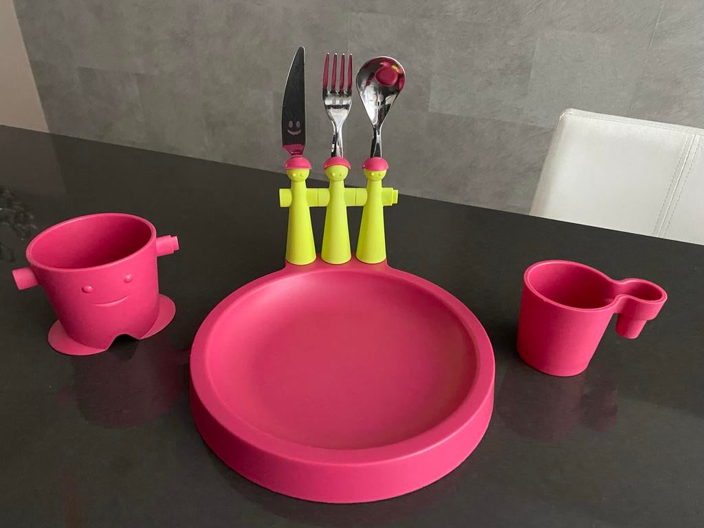 Kinderbestekset met bord en bekers - Roze/Geel.Nieuwstaat, Huis en Inrichting, Keuken | Bestek, Zo goed als nieuw, Bestekset, Kunststof