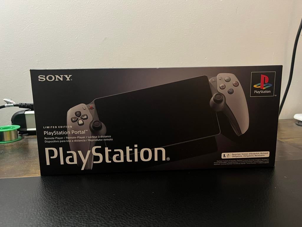 PlayStation Portal Remote Player 30th Anniversary LE, Spelcomputers en Games, Spelcomputers | Sony PlayStation 5, Ophalen of Verzenden
